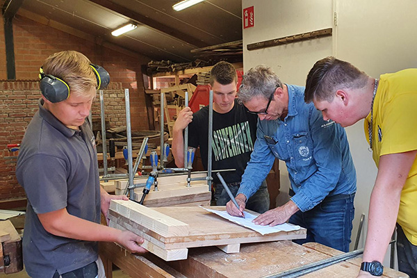 afbeelding-technicus hout en restauratie