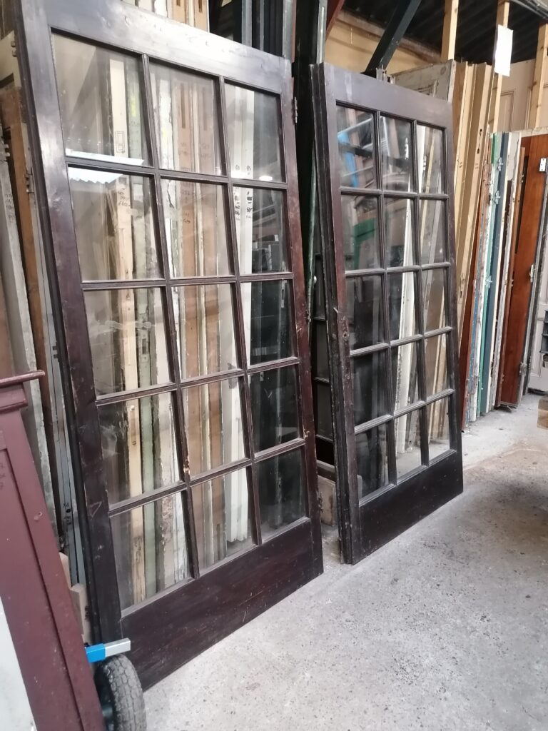 brede deuren met glas
