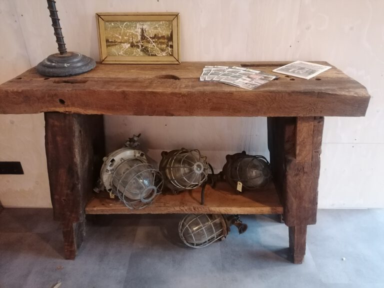 badmeubel verkocht, wij kunnen dit voor u ook op aanvraag  maken uiteraard.