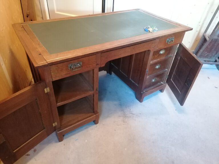 mooi oud buro met laden, luxe afgewerkt