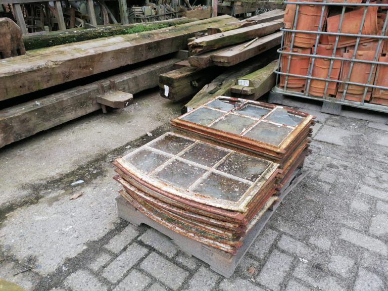 oude stalramen, mooi als deco., of prima te refurbishen tot hergebruik